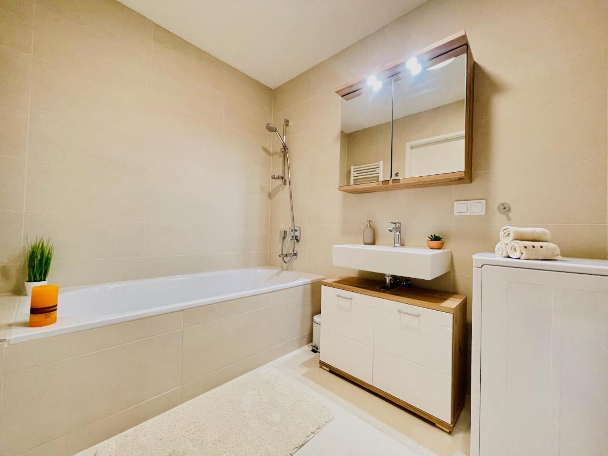 Triiiple Level 31 - Sonnenwohnen Apartment Mit Fantastischem Ausblick Und Parkplatz Vienna Esterno foto