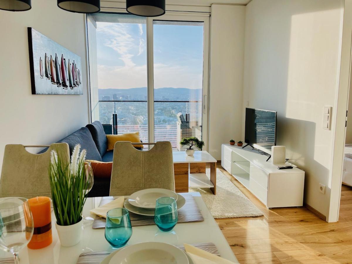 Triiiple Level 31 - Sonnenwohnen Apartment Mit Fantastischem Ausblick Und Parkplatz Vienna Esterno foto